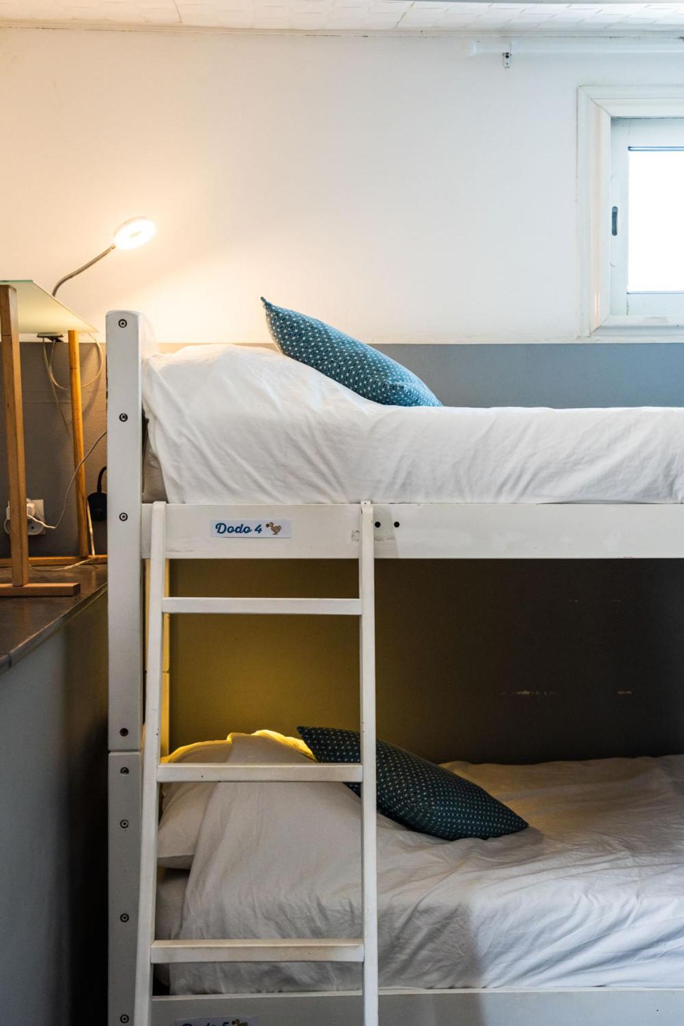 Les Baroudeurs Hostel แซ็ง-ปีแยร์ ภายนอก รูปภาพ