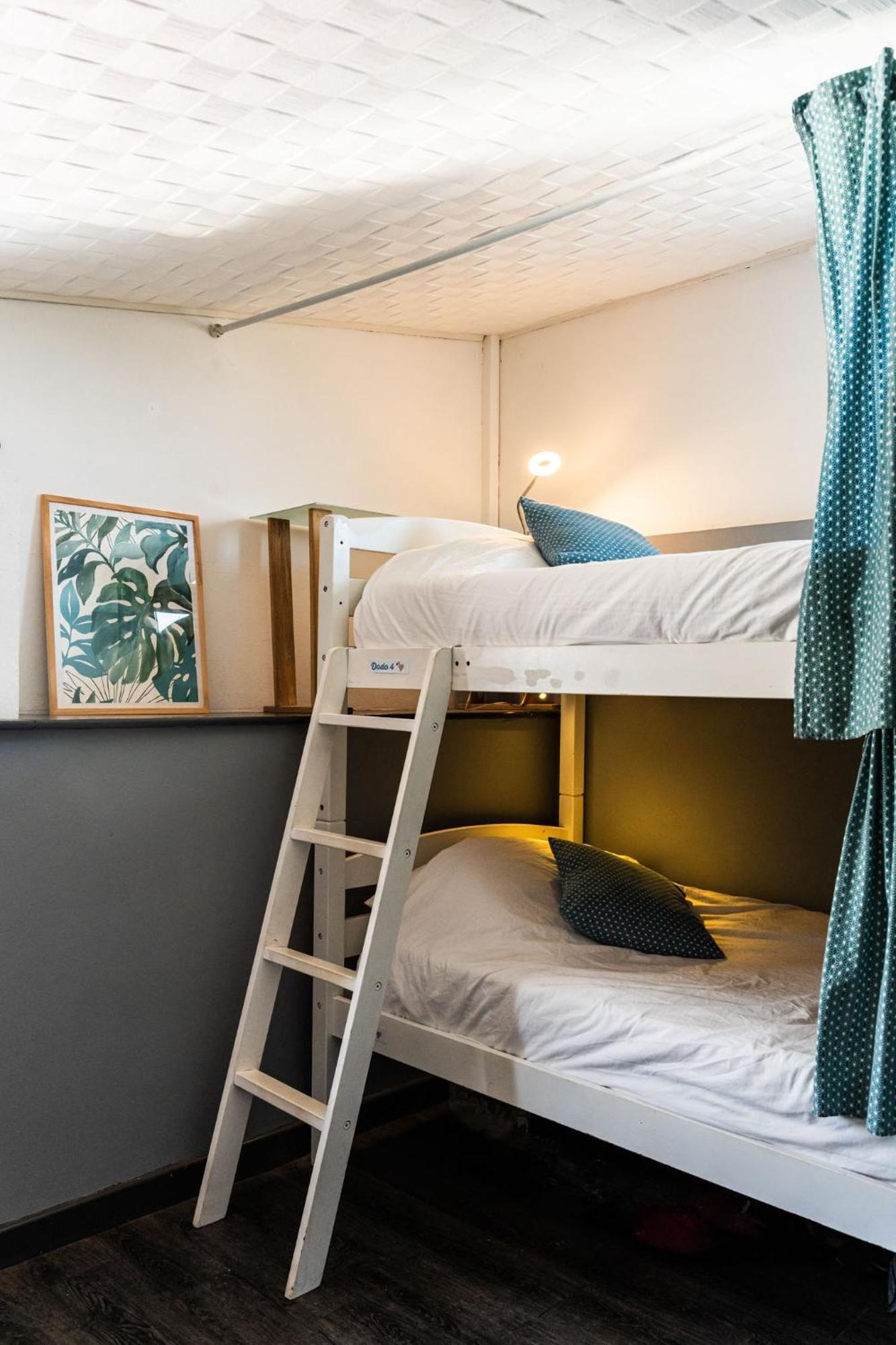 Les Baroudeurs Hostel แซ็ง-ปีแยร์ ภายนอก รูปภาพ